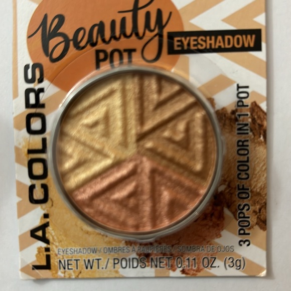 L.A. COLORS® EYESHADOW. 3 COLOR EYESHADOW POT. GLIDES ON EVENLY. - Picture 2 of 4